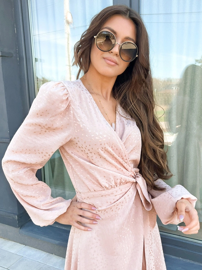 Elegancka sukienka damska mini z dekoltem w serek i długim rękawem BIANCA DLR170 - pudrowy róż