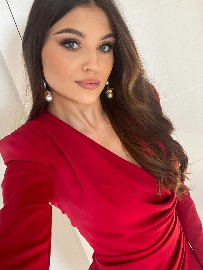 Elegancka sukienka damska mini z długim rękawem i dekoltem w serek MILEY DLR197 - czerwona